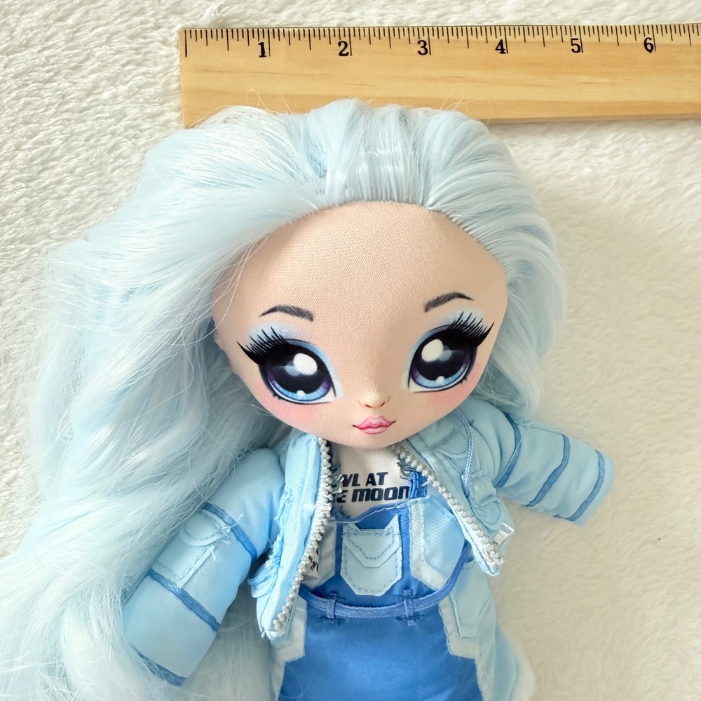 Na‎ Na Na Surprise Soft Fashion Doll Blue Hair Wolf Winter Outfit 11 inch MGA - Picture 6 of 10